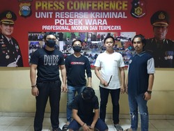 Sopir di Palopo Buru Rekan Pakai Parang Gegara Kunci Mobilnya Hilang