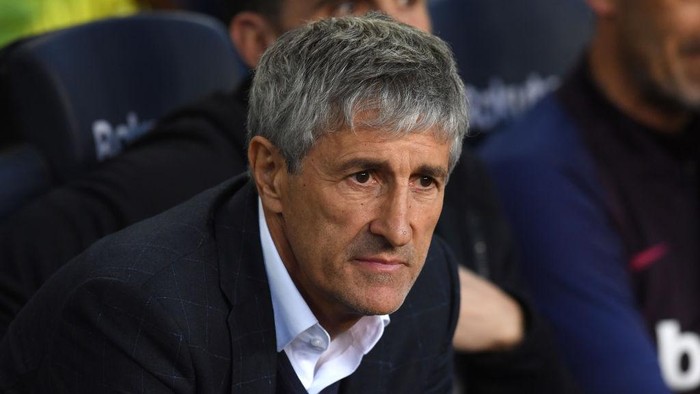 BARCELONA, SPAIN - MARCH 07: Quique Setien, Manager of Barcelona looks on during the La Liga match between FC Barcelona and Real Sociedad at Camp Nou on March 07, 2020 in Barcelona, Spain. (Photo by Alex Caparros/Getty Images)