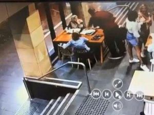 Ini 5 Kisah Muslim Jadi Korban Rasis di Kafe dan Restoran Ini 5 Kisah Muslim Jadi Korban Rasis di Kafe dan Restoran