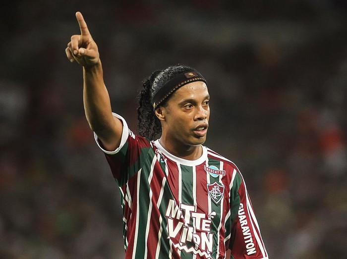 RIO DE JANEIRO, BRAZIL - AUGUST 01:  Ronaldinho of Fluminense during the Brasileirao Series A 2015 match between Fluminense and Gremio at Maracana Stadium on August 01, 2015 in Rio de Janeiro, Brazil. (Photo by Carmen Flores/Getty Images)