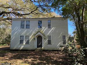 Kisah Horor di Balik Rumah Besar, Sampai Dikasih Gratis Pun Tak Ada yang Mau