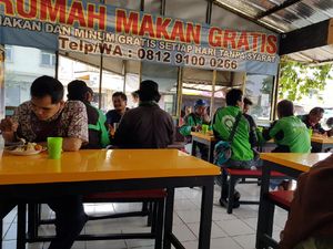 Inspiratif! Pria Ini Dirikan Rumah Makan Gratis untuk Menolong Sesama