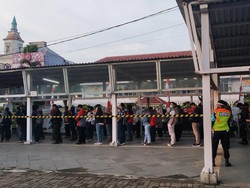 Calon Penumpang Mulai Padati Stasiun Bogor, Tak Ada Antrean Panjang