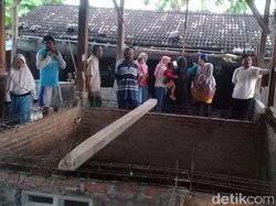 Ratusan Warga Kunjungi Rumah yang Dipindah Seorang Pria dalam Semalam