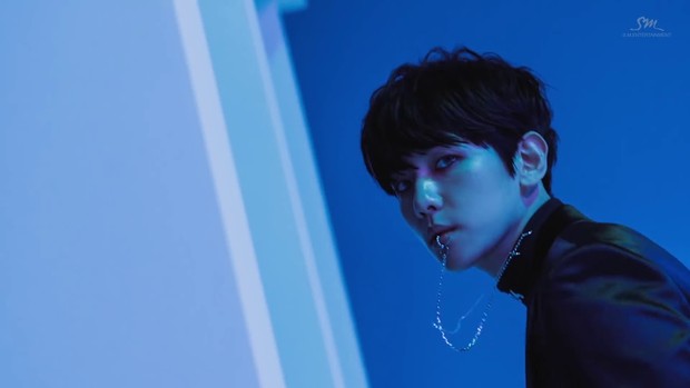 Baekhyun EXO adalah salah satu idol K-Pop yang pakai tindik bibir
