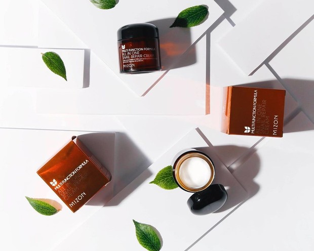 Mizon All in One Snail Repair Cream memiliki fungsi all in one