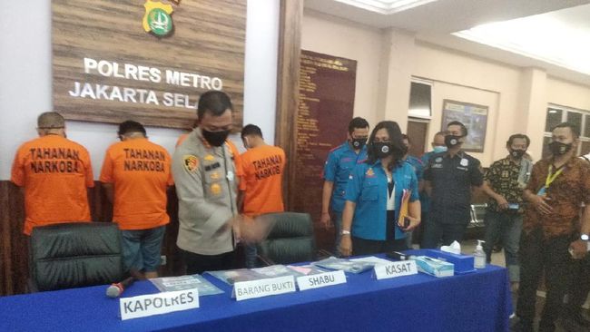 Garuda Pastikan Bakal Pecat Pilot yang Terlibat Narkoba: Tak Ada Toleransi! Garuda Pastikan Bakal Pecat Pilot yang Terlibat Narkoba: Tak Ada Toleransi!
