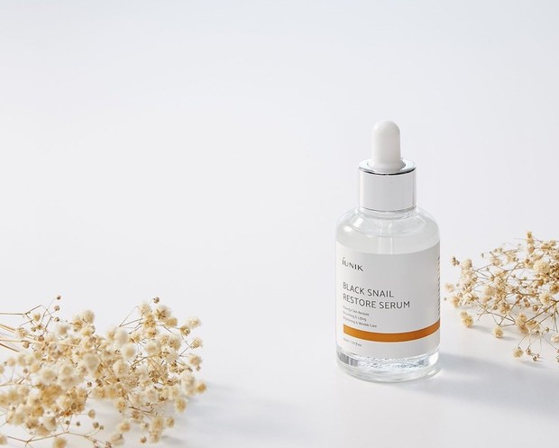 pemakaian serum memang tidak boleh dilewatkan dalam merawat wajah. iunik serum ini dapat mencerahkan kulit wajah.