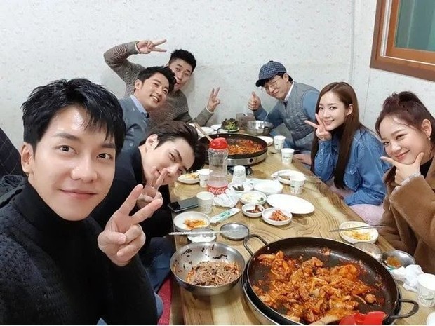 Park Min Young Bersama Anggota Busted!/ Foto: Koreaboo