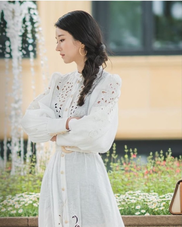 5 Gaya busana mewah dan elegan ala Seo Ye Ji, bisa jadi inspirasi