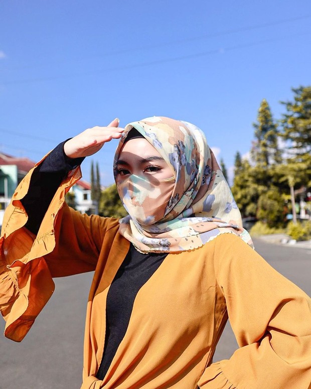 Set hijab dan masker/Foto: instagram.com/irlitamaida Tips memadu padankan masker x hijab ala influencer