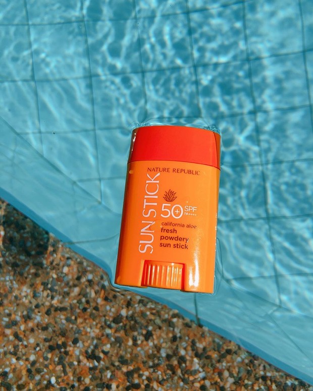 /www.instagram.com/wanderingsoftrish/ Sunscreen dari Nature Republic yang berbentuk stick