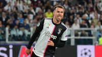 Kelima adalah gelandangnya Juventus, Aaron Ramsey. Eks pemain Arsenal ini cukup bersinar di Italia dan sudah banyakk jam terbang di Liga Inggris (Getty Images/Pier Marco Tacca)