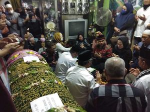 Putra Ketua DPRD Samarinda Gelar Akad Nikah di Depan Jenazah Ayahnya Putra Ketua DPRD Samarinda Gelar Akad Nikah di Depan Jenazah Ayahnya