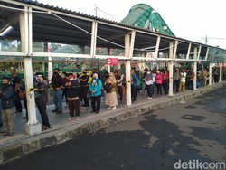 Penumpang Keluhkan Antrean Panjang di Stasiun Bogor, Harap KRL Ditambah