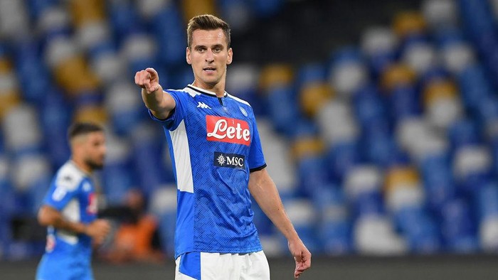 NAPLES, ITALY - JULY 05: Arkadiusz Milik of SSC Napoli gestures during the Serie A match between SSC Napoli and  AS Roma at Stadio San Paolo on July 05, 2020 in Naples, Italy. (Photo by Francesco Pecoraro/Getty Images)