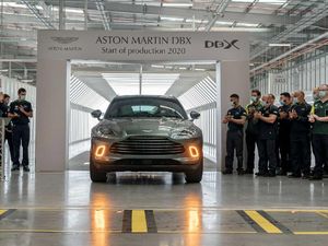 SUV Pertama Aston Martin Akhirnya Masuk Jalur Produksi SUV Pertama Aston Martin Akhirnya Masuk Jalur Produksi