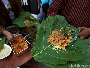 Nasi Berkat, Berkah Mengenyangkan di Tengah Pandemi COVID-19 Nasi Berkat, Berkah Mengenyangkan di Tengah Pandemi COVID-19
