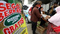 Di Sukoharjo Plastik dan Daun Jati Bisa Ditukar Nasi Lho