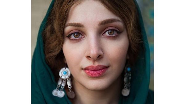 13 Potret Wanita Nepal Hingga Indonesia, Buktikan Bahwa Cantik Itu Universal