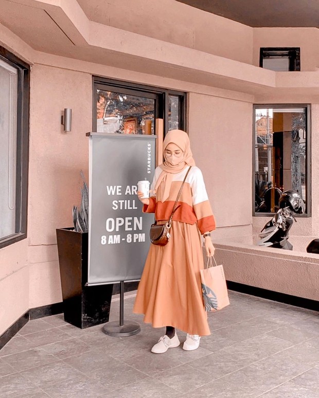 Masker dan hijab senada/Foto: instagram.com/richaeu Tips memadu padankan masker x hijab ala influencer