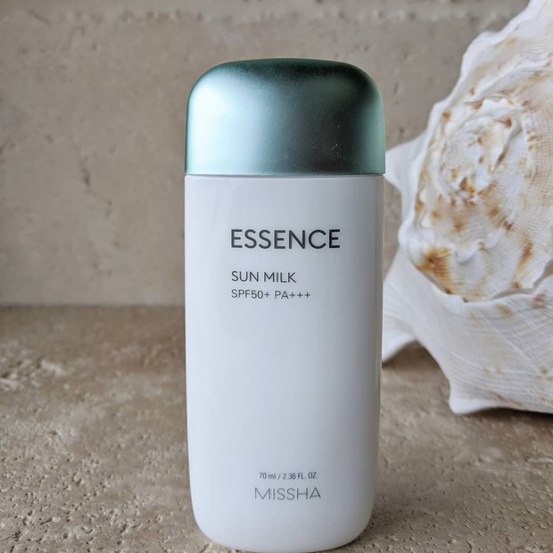 www.instagram.com/greyanddots/ Sunscreen Missha dengan SPF 50