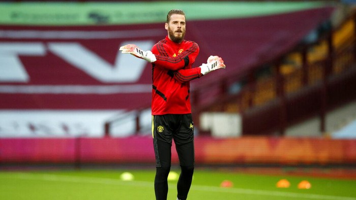 Manchester Uniteds goalkeeper David de Gea warms up ahead of the English Premier League soccer match between Aston Villa and Manchester United at Villa Park in Birmingham, England, Thursday, July 9, 2020. (AP PhotoAndrew Boyers,Pool)