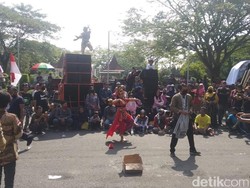 Minta Kelonggaran Aktivitas Kesenian, Seniman Demo di DPRD Cirebon