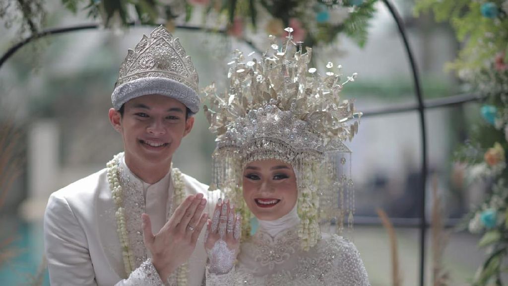 Dinda Hauw dan Rey Mbayang Resmi Nikah, Ini Fotonya Dinda Hauw dan Rey Mbayang Resmi Nikah, Ini Fotonya