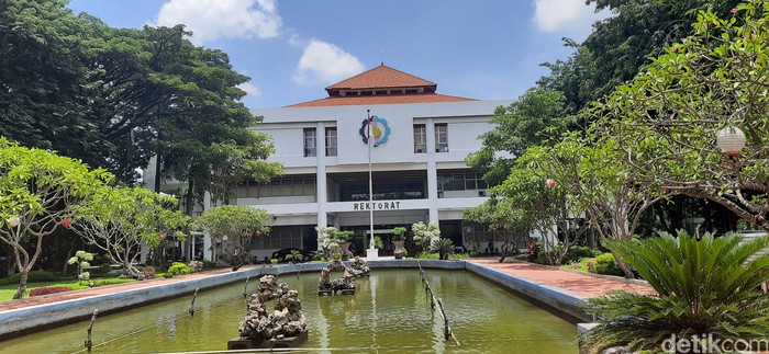 Belasan peserta dengan kebutuhan khusus  mengikuti Ujian Tulis Berbasis Komputer (UTBK) di Perguruan Tinggi Negeri (PTN) Surabaya. Di antaranya di Institut Teknologi Sepuluh Nopember (ITS) dan Universitas Airlangga (Unair).