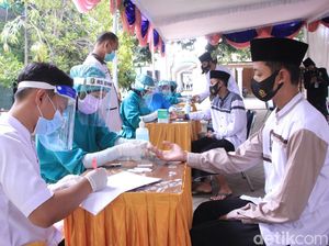 Ratusan Santri di Madiun Rapid Test Jelang Kunjungan Kapolri Ratusan Santri di Madiun Rapid Test Jelang Kunjungan Kapolri