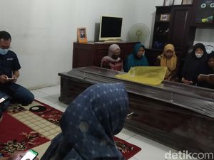 Jenazah Editor Metro TV Yodi Prabowo Tiba di Rumah Duka