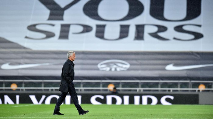 LONDON, ENGLAND - JUNE 19:  Jose Mourinho, Manager of Tottenham Hotspur walks out prior to the Premier League match between Tottenham Hotspur and Manchester United at Tottenham Hotspur Stadium on June 19, 2020 in London, England. (Photo by Glyn Kirk/ Pool via Getty Images)