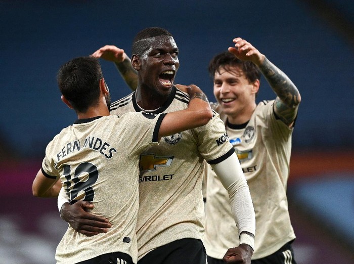 BIRMINGHAM, ENGLAND - JULY 09: Paul Pogba of Manchester United celebrates with Bruno Fernandes and Victor Lindelof after scoring his teams third goal during the Premier League match between Aston Villa and Manchester United at Villa Park on July 09, 2020 in Birmingham, England. Football Stadiums around Europe remain empty due to the Coronavirus Pandemic as Government social distancing laws prohibit fans inside venues resulting in all fixtures being played behind closed doors. (Photo by Shaun Botterill/Getty Images)