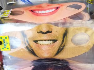 Penjual Masker Gambar Wajah Raup Keuntungan di Tengah Pandemi