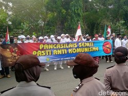 Massa Ormas Geruduk DPRD Purworejo Tolak RUU HIP