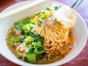Racikan Mie Instan Ini Viral Berkat Novel, Kuncinya Pakai Kulit Ayam Racikan Mie Instan Ini Viral Berkat Novel, Kuncinya Pakai Kulit Ayam