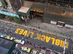 Sempat Dirusak, Mural Black Lives Matter Pindah ke Halaman Tower Trump