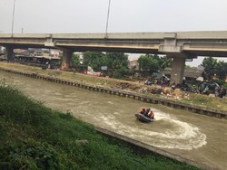 6 Jam Pencarian, Anak Korban Mobil Nyemplung di Kalimalang Ditemukan Tewas