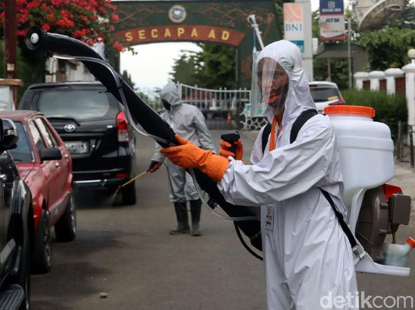 Operasi Disinfeksi Corona Sasar Pemukiman Secapa AD di Bandung