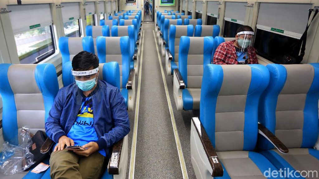Stasiun Gambir Perketat Protokol Kesehatan Stasiun Gambir Perketat Protokol Kesehatan