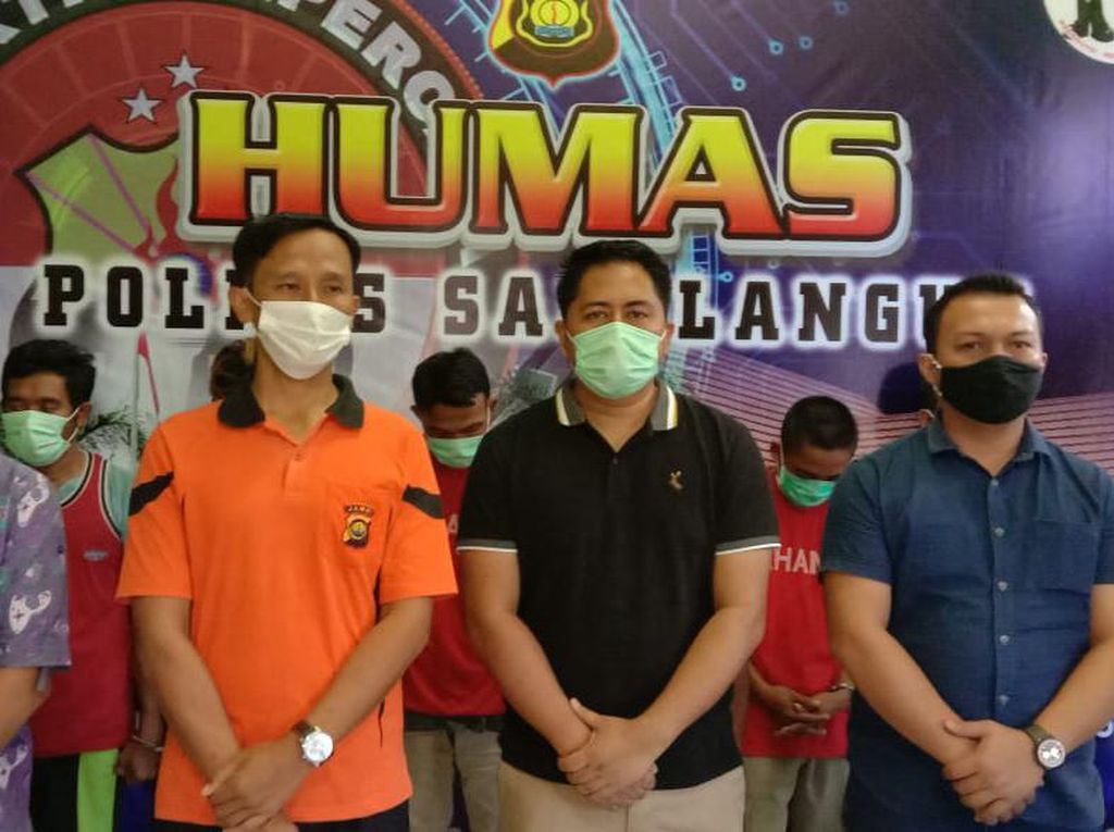 7 Pekerja Tambang Ilegal Asal Jawa Ditangkap di Sarolangun Jambi 7 Pekerja Tambang Ilegal Asal Jawa Ditangkap di Sarolangun Jambi