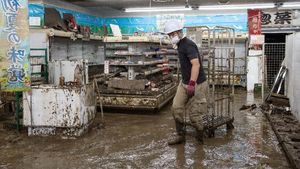 Potret Supermarket yang Hancur Diterjang Banjir Jepang