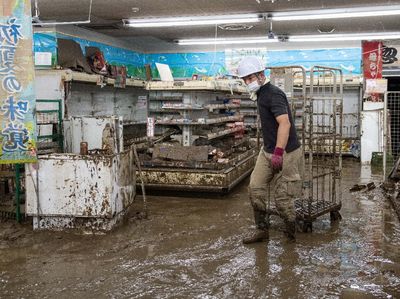 Potret Supermarket yang Hancur Diterjang Banjir Jepang