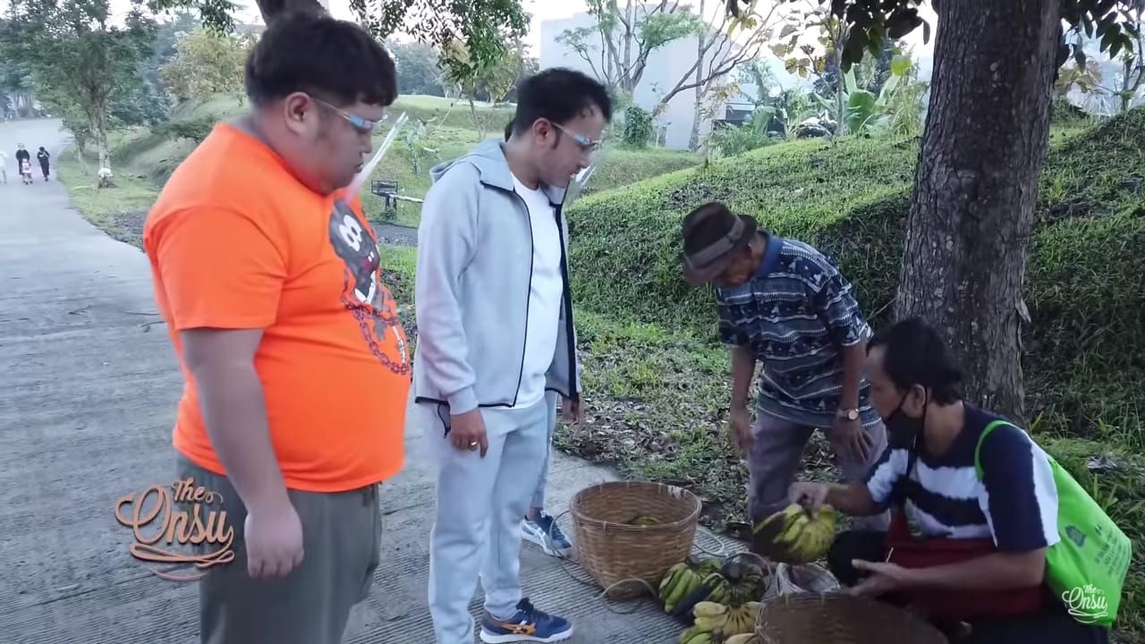 Ruben Onsu borong pisang