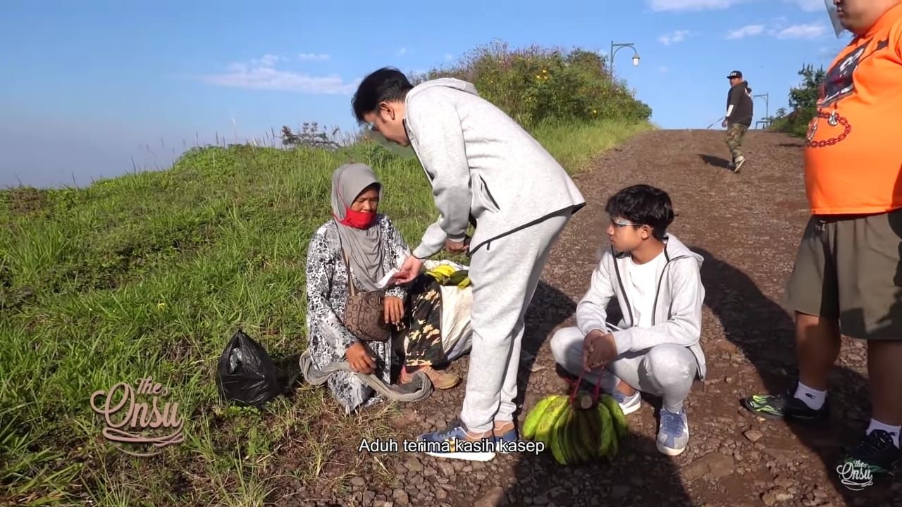 Ruben Onsu borong pisang