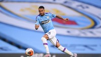 Terakhir ada Riyad Mahrez dengan 10 gol. Winger asal Aljazair ini cukup tokcer juga (Getty Images)