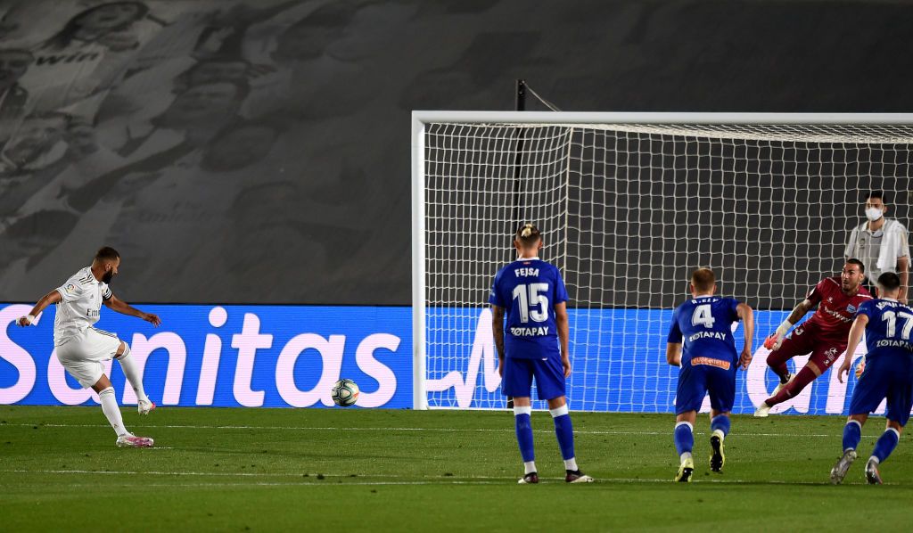 MADRID, SPAIN - JULY 10: Karim Benzema (L) of Real Madrid scores his team's opening goal by penalty kick during the Liga match between Real Madrid CF and Deportivo Alaves at Estadio Alfredo Di Stefano on July 10, 2020 in Madrid, Spain. (Photo by Denis Doyle/Getty Images)