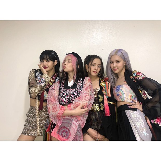 Dalam beberapa scene musik video How You Like That, keempatnya terlihat tampil cantik mengenakan baju tradisional Korea Selatan, hanbok. Diharapkan hanbok dapat digunakan sebagai pakaian sehari-hari.