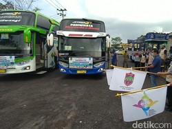 Genjot Kunjungan Wisatawan, Puluhan Armada Bus Konvoi ke Pangandaran